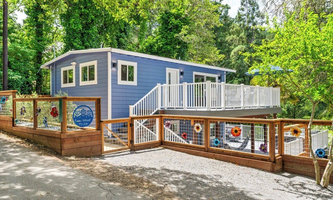 Hacienda House | Cosmo Retreat: Stylish & FUN Retreat in Redwoods! BocceBall! HtTb/Pup/WiFi/AC