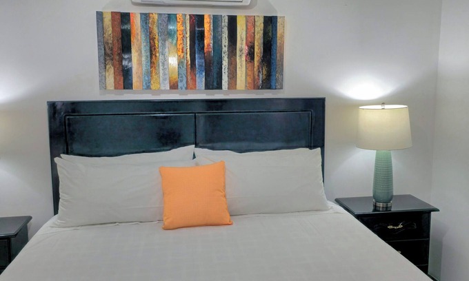 New Kingston Condo | Cosmopolitan Retreat - New Kingston