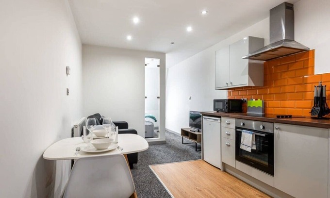 Halifax Apartment | Cosy 1 Bed Budget Apartment in Halifax Centre