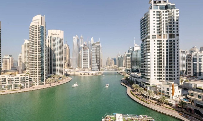Jumeirah Lake Towers Apartment | Cosy 1 bedroom apartment with amazing Marina View.