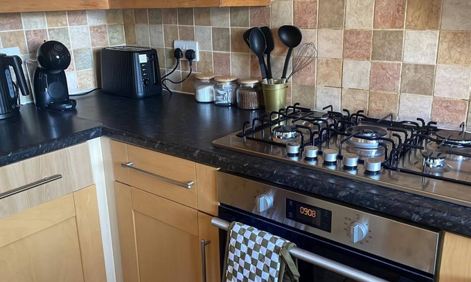 Singlewell House | Cosy 3-bedroom house in Gravesend-Kent with WiFi access