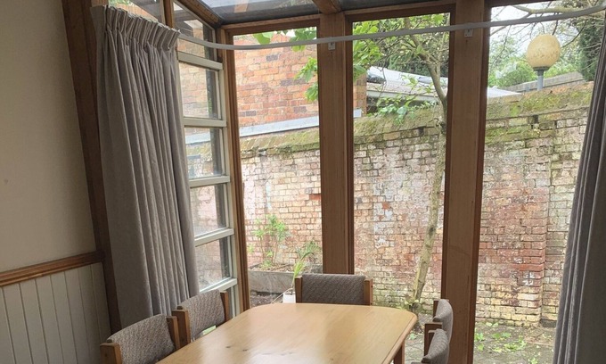 South Launceston Cottage | Cosy and comfortable, centrally located, character cottage