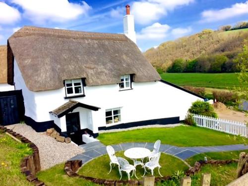 Bridford House | Cosy and unique Thatched Cottage on Dartmoor