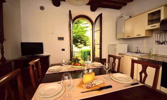 Ponte di Gabbiano Apartment | Cosy apartment for 3 people with WIFI, pool, A/C, TV and pets allowed, close to Siena