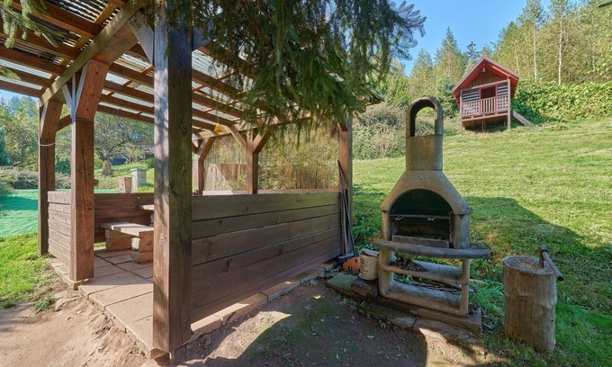 Starkov Villa | Cosy apartment in villa for 4 guests with WIFI, pool, TV, patio and pets allowed