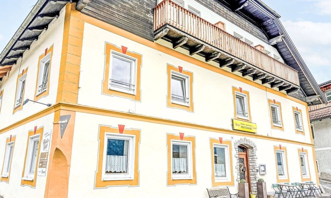 Sankt Martin Apartment | Cosy apartment for 4 guests with WIFI, TV, pets allowed and parking