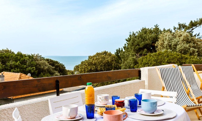 Saint-Palais-sur-Mer Apartment | Cosy apartment for 5 people with WIFI, TV, balcony and parking