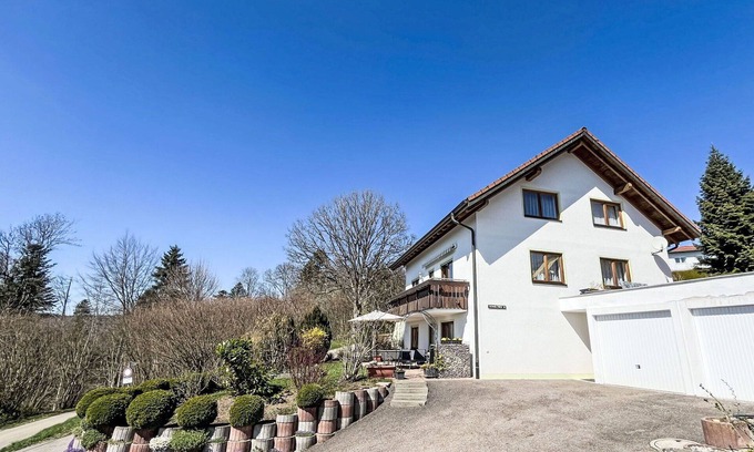 Uehlingen-Birkendorf Apartment | Cosy apartment for 3 guests with WIFI, TV, terrace and parking