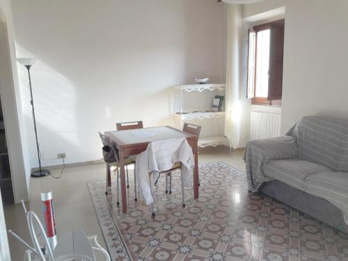 Castelfranco Piandisco Apartment | Cosy Apartment in Castelfranco Piandisco 70 m² Parking