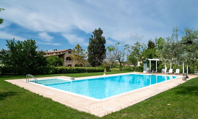 Citta Sant'Angelo Apartment | Cosy apartment for 4 people with A/C, WIFI, pool, TV, patio and pets allowed