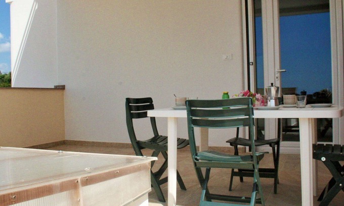 Torre Vado Apartment | Cosy apartment for 10 people with A/C, terrace, pets allowed and parking