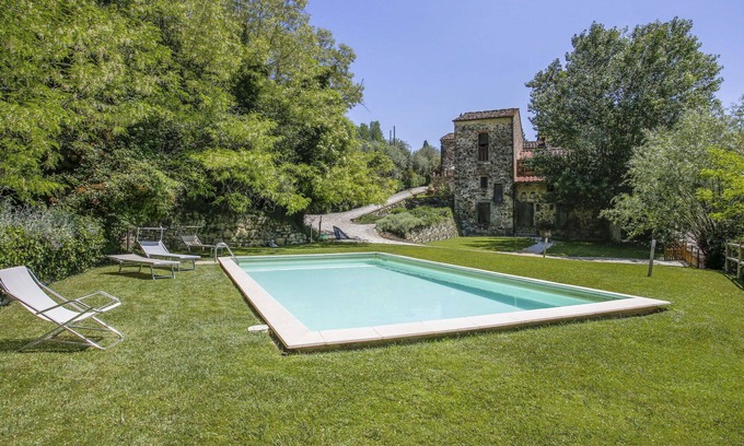 Sesto Fiorentino Villa | Cosy apartment in villa for 3 people with pool, WIFI, TV, patio and pets allowed