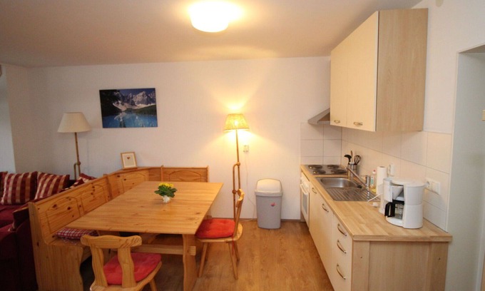 Muhldorf Apartment | Cosy apartment for 8 guests with WIFI, TV and balcony