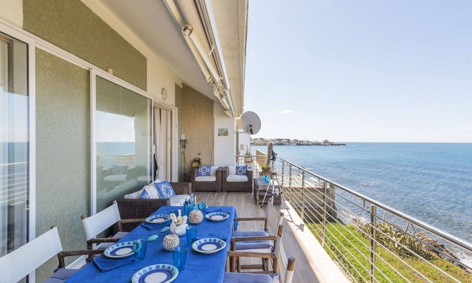 Civitavecchia Apartment | Cosy apartment for 7 guests with WIFI, TV, terrace and pets allowed