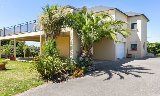 Plougonvelin Apartment | Cosy apartment for 2 guests with WIFI, TV, patio, pets allowed and parking