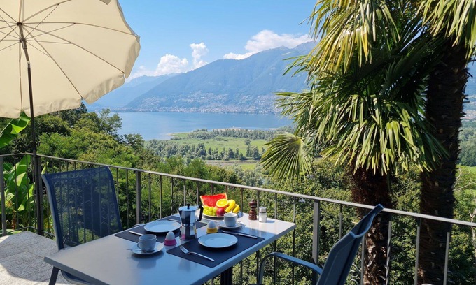 Magadino Apartment | Cosy apartment for 2 guests with WIFI, TV, patio and panoramic view
