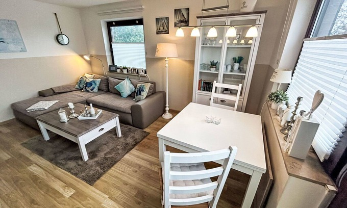 Westeraccumersiel Apartment | Cosy apartment for 2 guests with WIFI, TV, balcony, pets allowed and parking