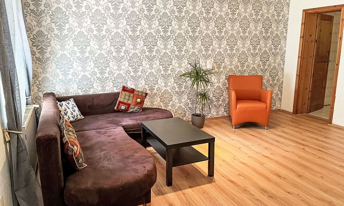 Sudarle Apartment | Cosy apartment for 2 guests with WIFI, TV, terrace, pets allowed and parking