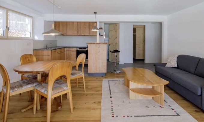 Grisons Apartment | Cosy apartment for 2 guests with TV