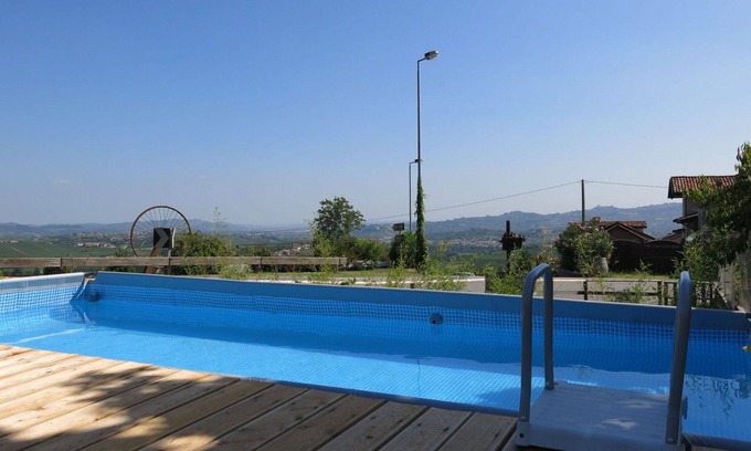 La Morra Apartment | Cosy apartment for 2 guests with pool, WIFI, TV, patio and pets allowed