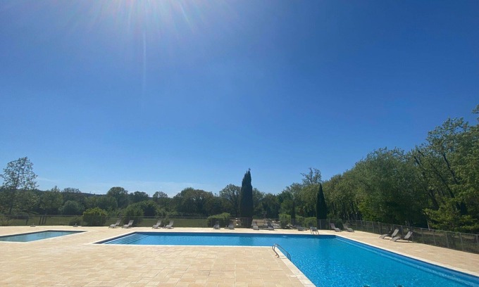 Azille Apartment | Cosy apartment for 2 people with pool, WIFI, TV, terrace and pets allowed