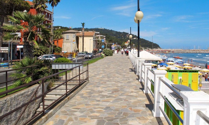 Marina di Andora Apartment | Cosy apartment for 3 people with A/C, WIFI, TV and terrace