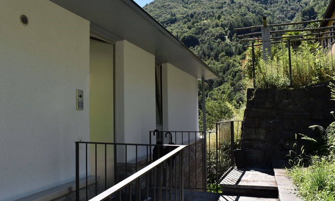 Intragna Apartment | Cosy apartment for 4 people with WIFI, pool, TV, patio, pets allowed and panoramic view
