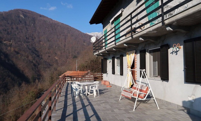 Aurano Apartment | Cosy apartment for 4 guests with TV, terrace and pets allowed