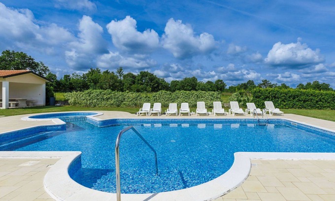 Debeljuhi Apartment | Cosy apartment for 4 guests with A/C, pool, WIFI, TV and terrace