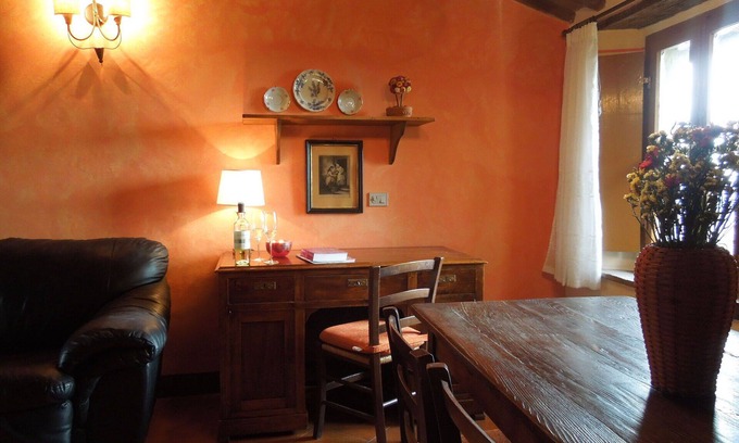 Trequanda Apartment | Cosy apartment for 4 guests with pool, WIFI and TV, close to Montepulciano