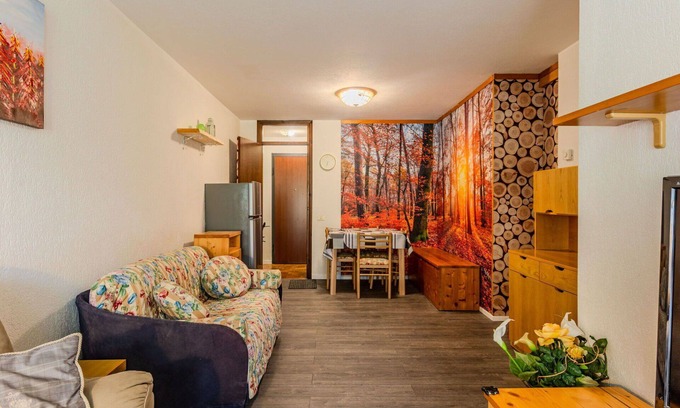 Mezzana Apartment | Cosy apartment for 6 guests with WIFI, TV, patio and panoramic view