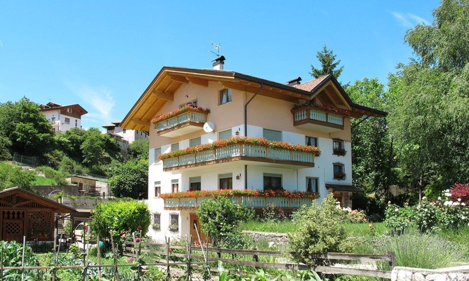 Coredo Apartment | Cosy apartment for 6 guests with WIFI, TV, patio and pets allowed