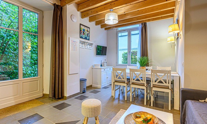 Baden Apartment | Cosy apartment for 6 guests with WIFI, pool, TV and terrace