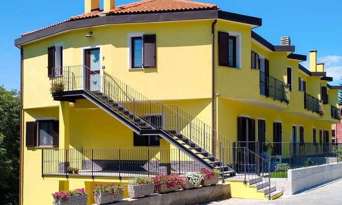 Savona Apartment | Cosy apartment for 6 people with WIFI, TV, patio, pets allowed, panoramic view and parking