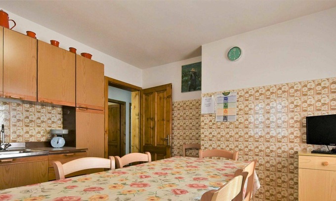 Livigno Apartment | Cosy apartment for 8 guests with WIFI, TV, balcony and parking