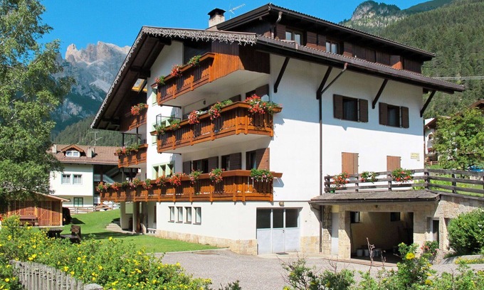 Campestrin Apartment | Cosy apartment for 8 people with WIFI, TV, balcony, pets allowed and parking