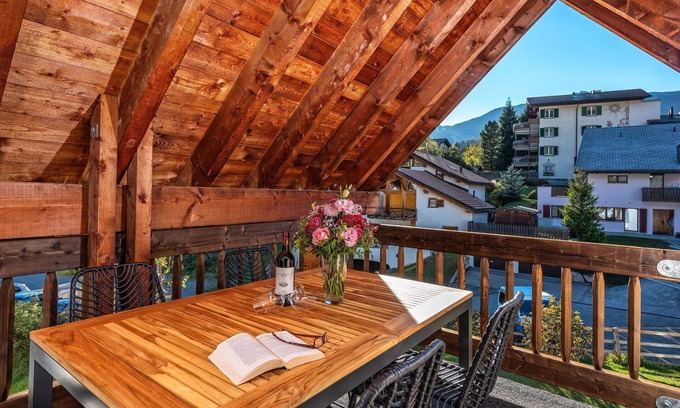 Lenzerheide Apartment | Cosy apartment for 4 guests with WIFI, pool, TV and pets allowed