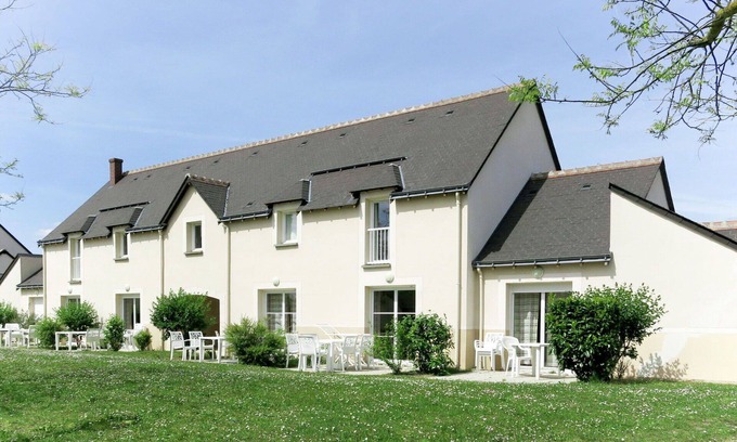 Azay-le-Rideau House | Cosy apartment in villa for 4 people with pool, WIFI, TV, terrace and pets allowed