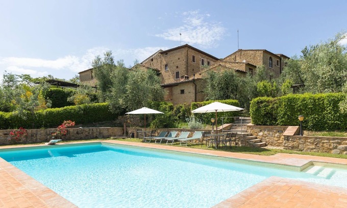 Poggiarello Villa | Cosy apartment in villa with pool, WIFI, TV, patio, panoramic view, parking, close to San Gimignano