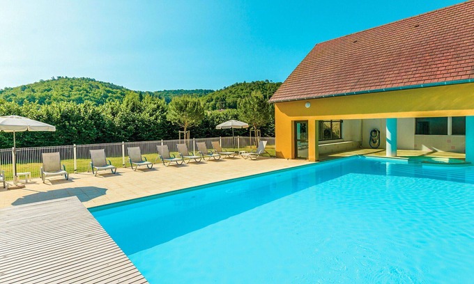 Montignac House | Cosy apartment in villa for 4 guests with WIFI, pool, TV, terrace and pets allowed
