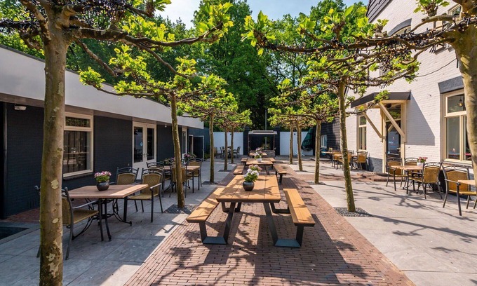 Noordoostelijk van Schaarsbergen House | Cosy apartment in villa for 6 guests with pool, WIFI, TV and terrace