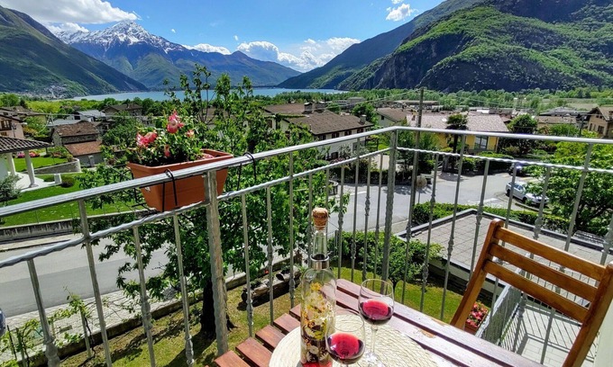 Novate Mezzola Apartment | Cosy apartment for 5 guests with WIFI, TV and balcony