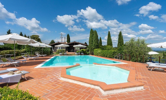 Sughera Apartment | Cosy apartment with A/C, WIFI, pool, TV, veranda and panoramic view, close to San Gimignano