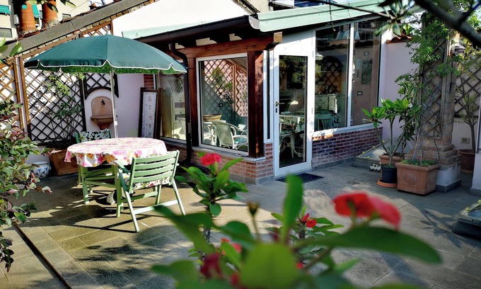 Centro Direzionale Apartment | Cosy apartment with garden terrace, close to the central station and city center