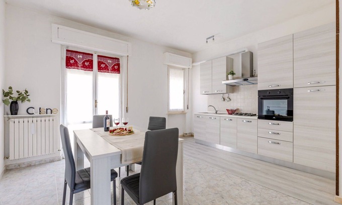 Loreto Apartment | Cosy apartment with WIFI, TV, terrace, panoramic view and parking, close to Porto Recanati
