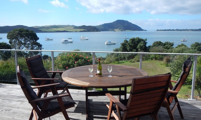 Pukenui House | Cosy bach overlooking stunning Houhora harbour