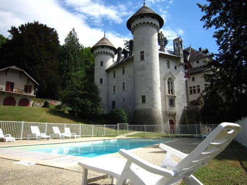 Serrieres-en-Chautagne House | Cosy castle with pool in Serri res en Chautagne