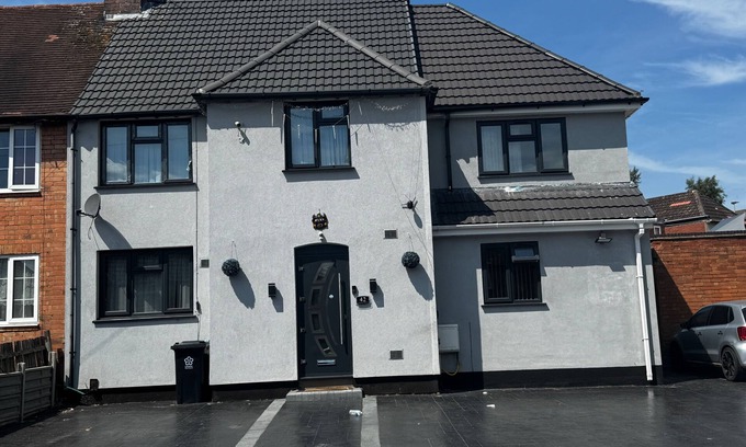 Welford House | Cosy Central Home - Sleeps 5, Free Parking & Patio