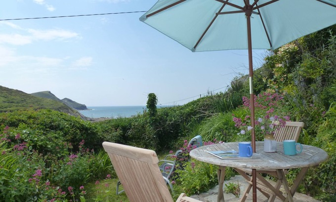Crackington Haven Ski Chalet | Cosy Chalet With Sea Views, By The Beach