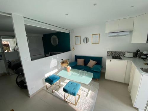 Fuveau Apartment | Cosy Cottage by Alice Village Provençal Serenity